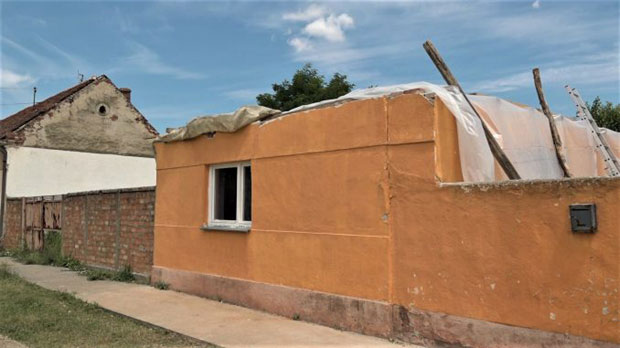 ПОСЛЕ ОЛУЈЕ ОСТАО ЛОМ: Помоћ шесточланој породици за поправку крова